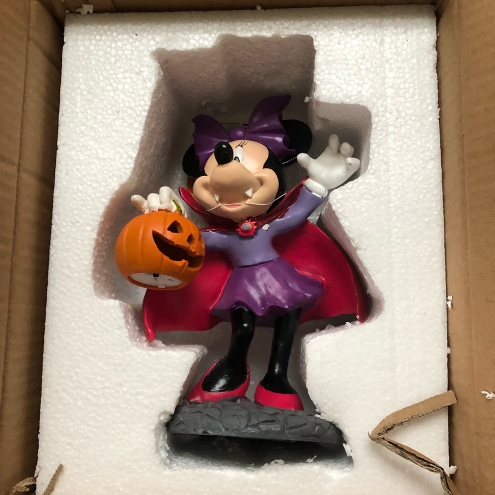 SOLD Disney Minnie Mouse Halloween Vampire LED Light Up Statue Figurine - Picture 9 of 10